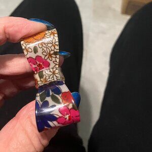 massive bow shaped lucite huge ring sz approx 7.5 thick vintage